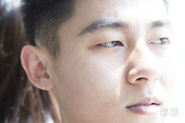 姐今晚让你曰个够完,我顶开女总裁的两瓣,总裁手指逗弄她腿间的珍珠