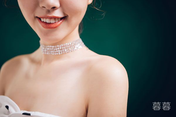 隔壁人妻刘婷的不幸婚姻 半夜她敲响了我家的门