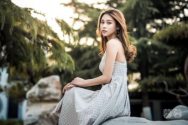 �칫���˵�Ů�� ���ϰ�ǿ�������칫��