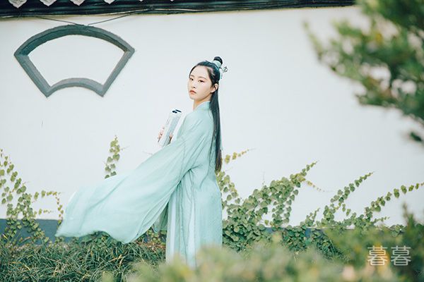 男同事舔我下边经历 舌头探了进去舔的好爽