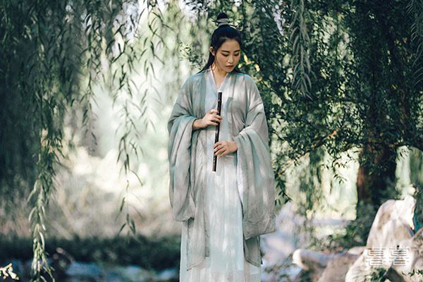 男同事舔我下边经历 舌头探了进去舔的好爽