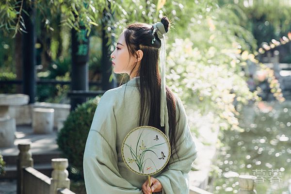 男同事舔我下边经历 舌头探了进去舔的好爽