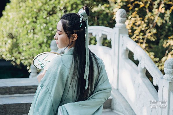 �����۽����۽п޺����� ��������ʼӭ�����ĳ�ײ