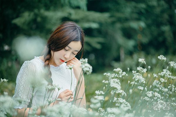 输了就要脱一件又要魔 把班长按在桌上挺入抽搐 求你了别弄在里面