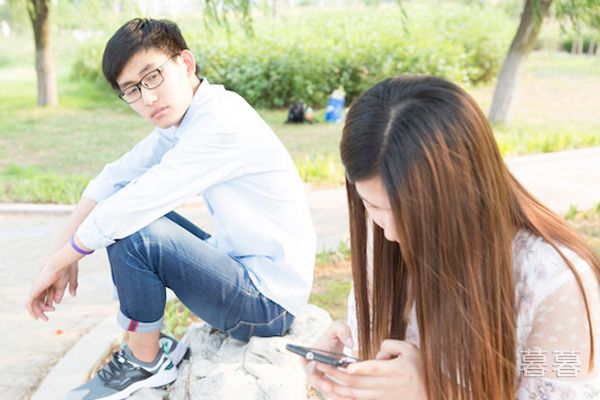 宝贝 下面真湿我要舔 舌尖分开她的细缝舔舐