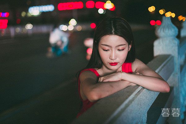 宝贝 下面真湿我要舔 舌尖分开她的细缝舔舐