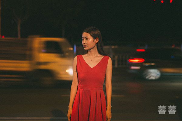 宝贝 下面真湿我要舔 舌尖分开她的细缝舔舐