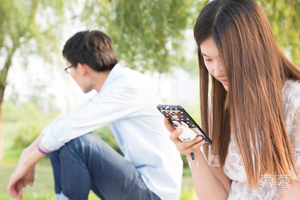 宝贝 下面真湿我要舔 舌尖分开她的细缝舔舐