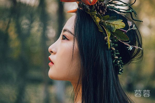 玩弄绝色高贵美妇 两个美妇用嘴服侍我一晚