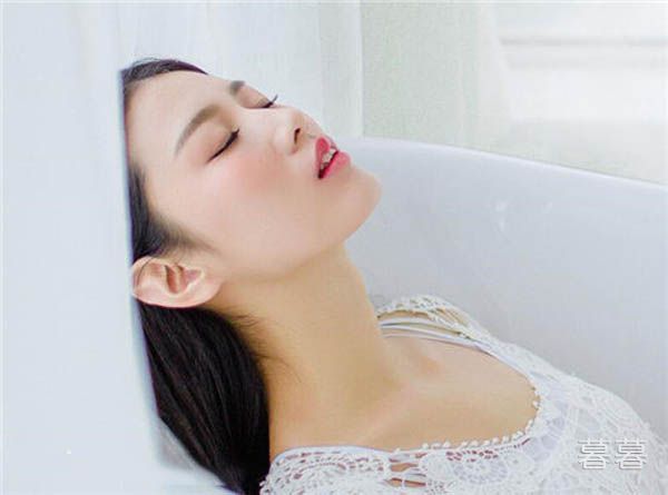 第096章浴房春潮 轻轻顶进表妹闺蜜如嫩的