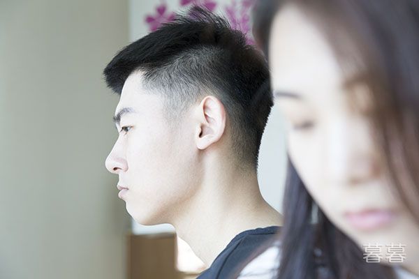 新婚夜,新娘怒打新郎两个耳光,一番话令新郎毛骨悚然