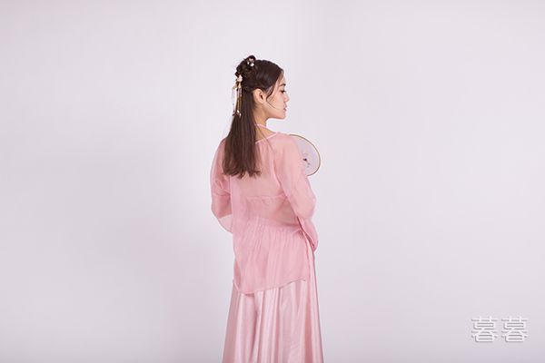 �ͽ̹��ڲֿ�������,�̹�������Һ������ɻ�,�̹�������΢΢��������