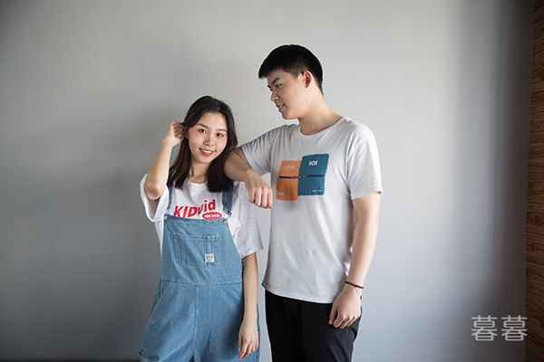 熟睡中的短裙母亲不敢出声,儿子你不能这样啊国语,母亲捂嘴不敢出声