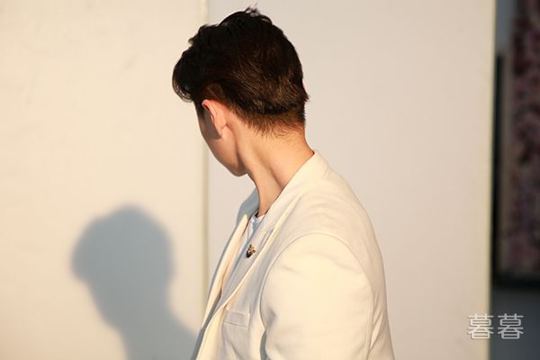 寡妇软弱可欺，村里的男人都对她动手动脚