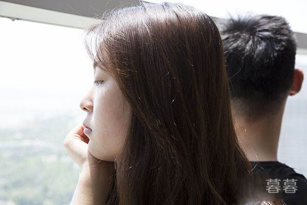 半夜闺蜜老公把我弄醒,他竟想对我做不轨之事