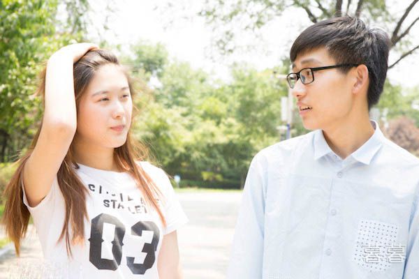 原来我一直喜欢女闺蜜小莹，可她绝情的拒绝我