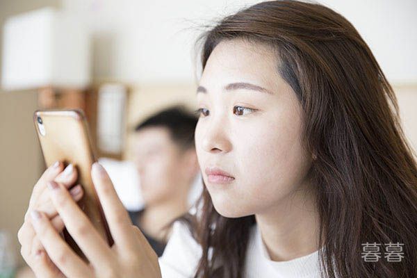 女同学突然向我表白，然后向老师举报了我