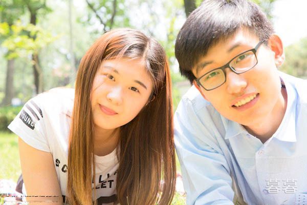 把她放在钢琴上分开 总裁一边开会一插楼梯冲刺车上律动