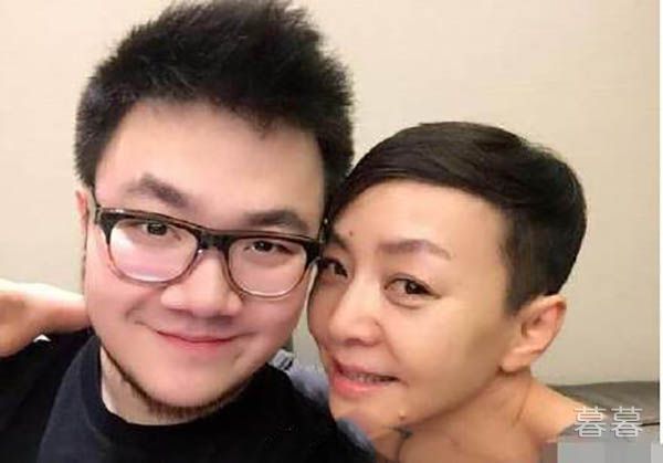 宋丹丹巴图母子情深相依为命的生活很幸福