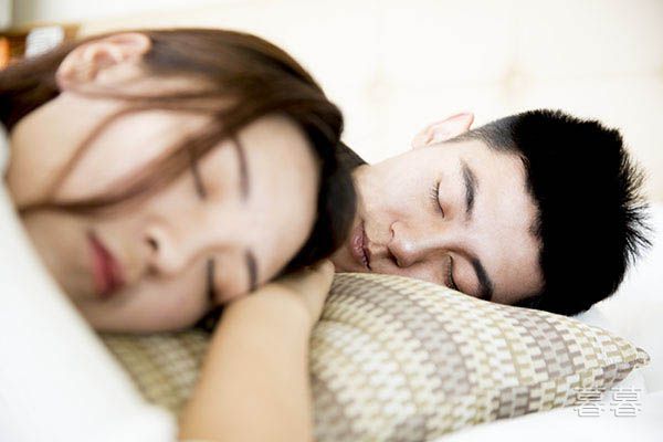 梦境密码，梦见男友前女友求和，是危机预警还是内心投射？神解120为你深度剖析