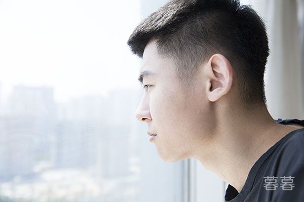 男生很轻浮的表现多半都是色胆包天的花心萝卜 暮暮