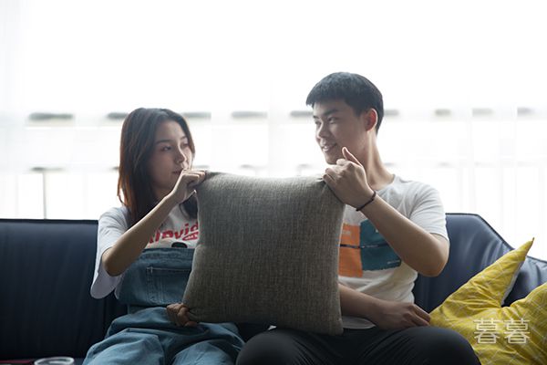 男女眼神对视心理分析 眼睛传递爱意