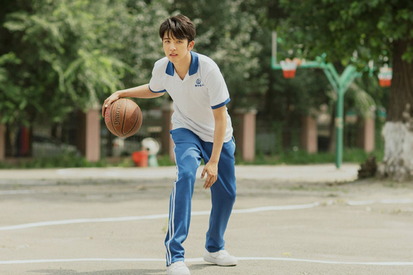 邵天扬是很多人眼中的坏小子,因为和林洛嫣之间有