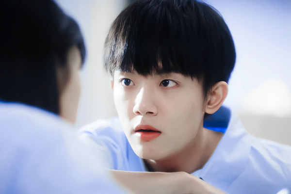 谈宋是本剧的男主,十六岁风一般的少年,不过直男可