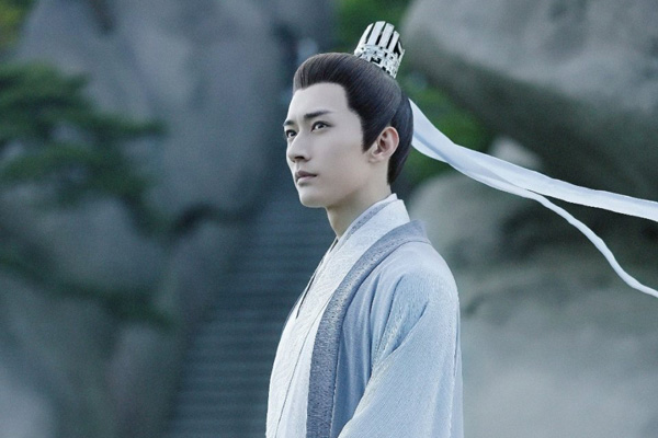 琉璃昊辰扮演者刘学义受关注 他的颜值太高了