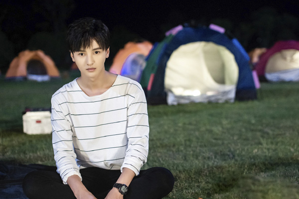 据悉,权熙正在剧中是高冷的钢琴王子,但是在朴七彩面前很毒舌,两人